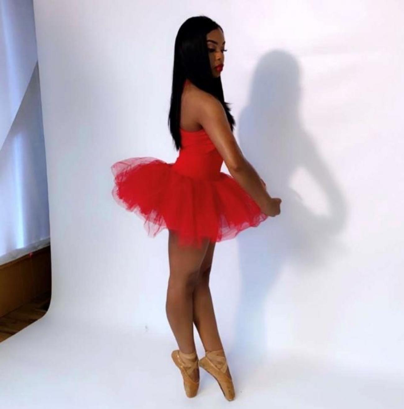 Senior photo ballet-sq cropped.jpg